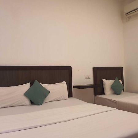 Oyo 91053 Signature Inn Miri Exterior foto