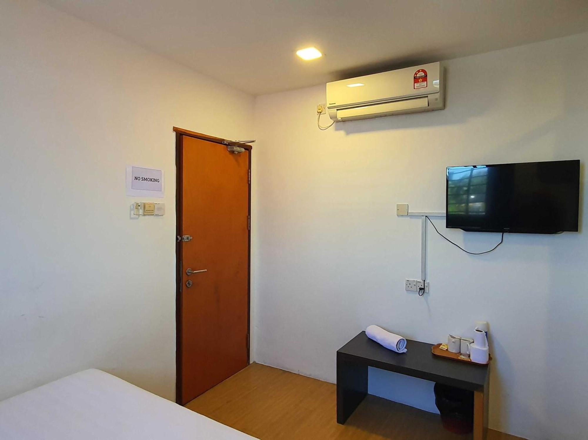 Oyo 91053 Signature Inn Miri Exterior foto