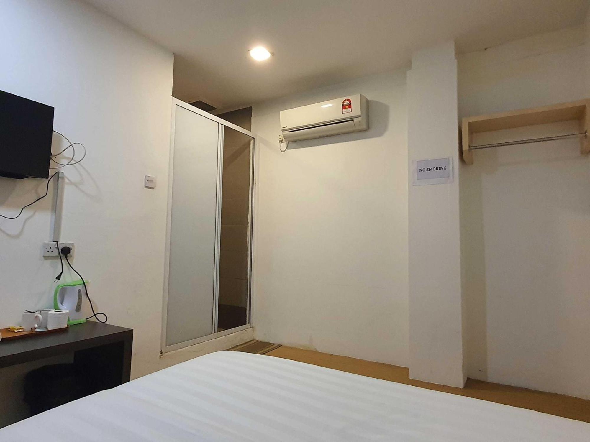 Oyo 91053 Signature Inn Miri Exterior foto